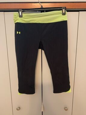 Under Armour Black & Lemon Lime Fold-Over Waist Heat Gear Capri Leggings (large)